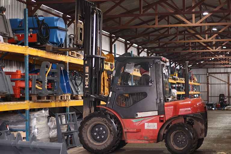 Навесное оборудование в наличии на складах